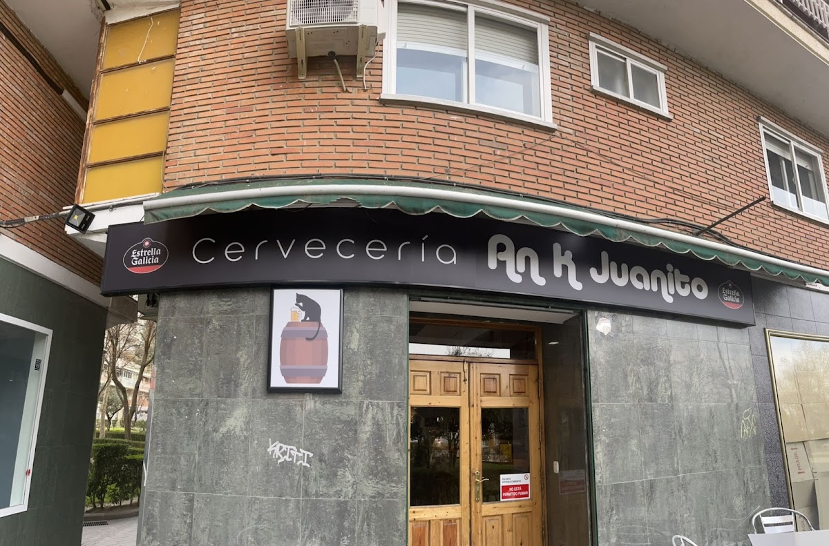 Croquetas cremosas de jamón ibérico presentadas en un plato
